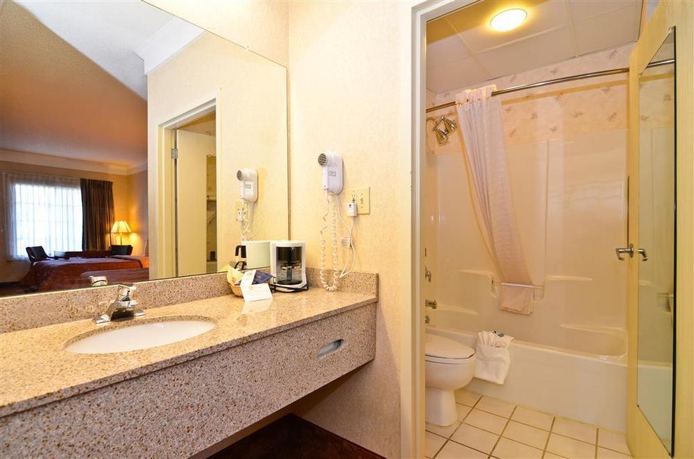 Best Western Hawkinsville Inn & Suites Room photo