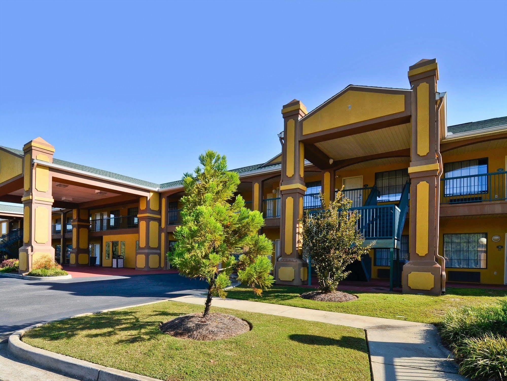 Best Western Hawkinsville Inn & Suites Exterior photo
