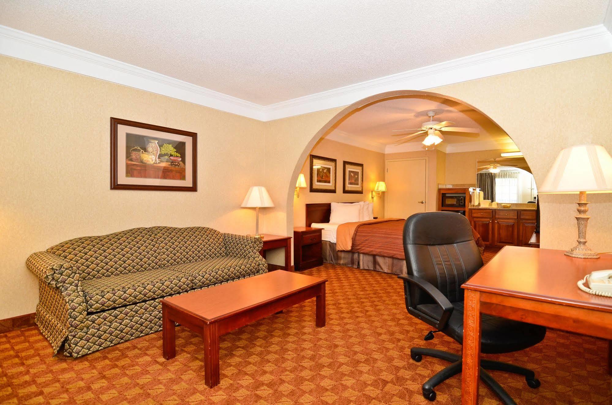 Best Western Hawkinsville Inn & Suites Room photo
