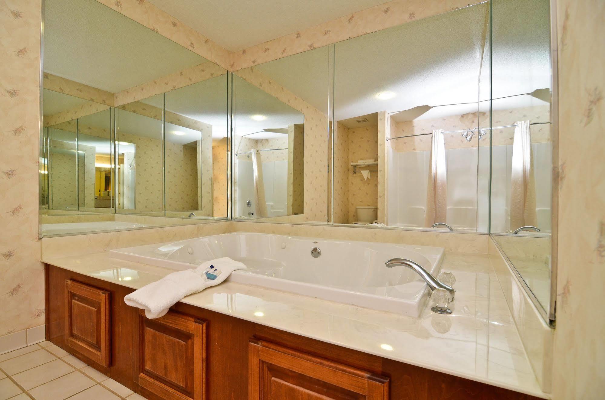 Best Western Hawkinsville Inn & Suites Room photo