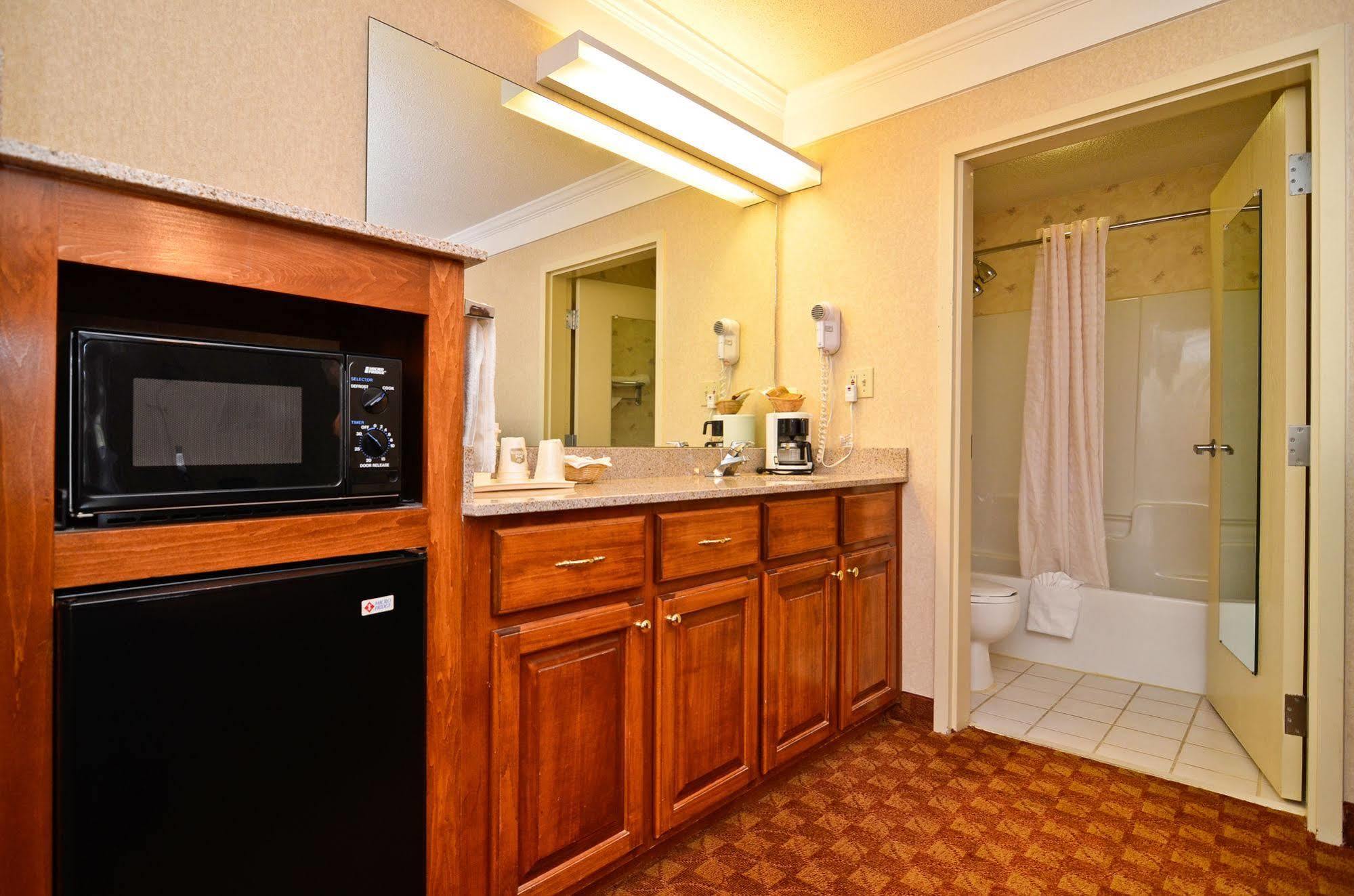 Best Western Hawkinsville Inn & Suites Room photo