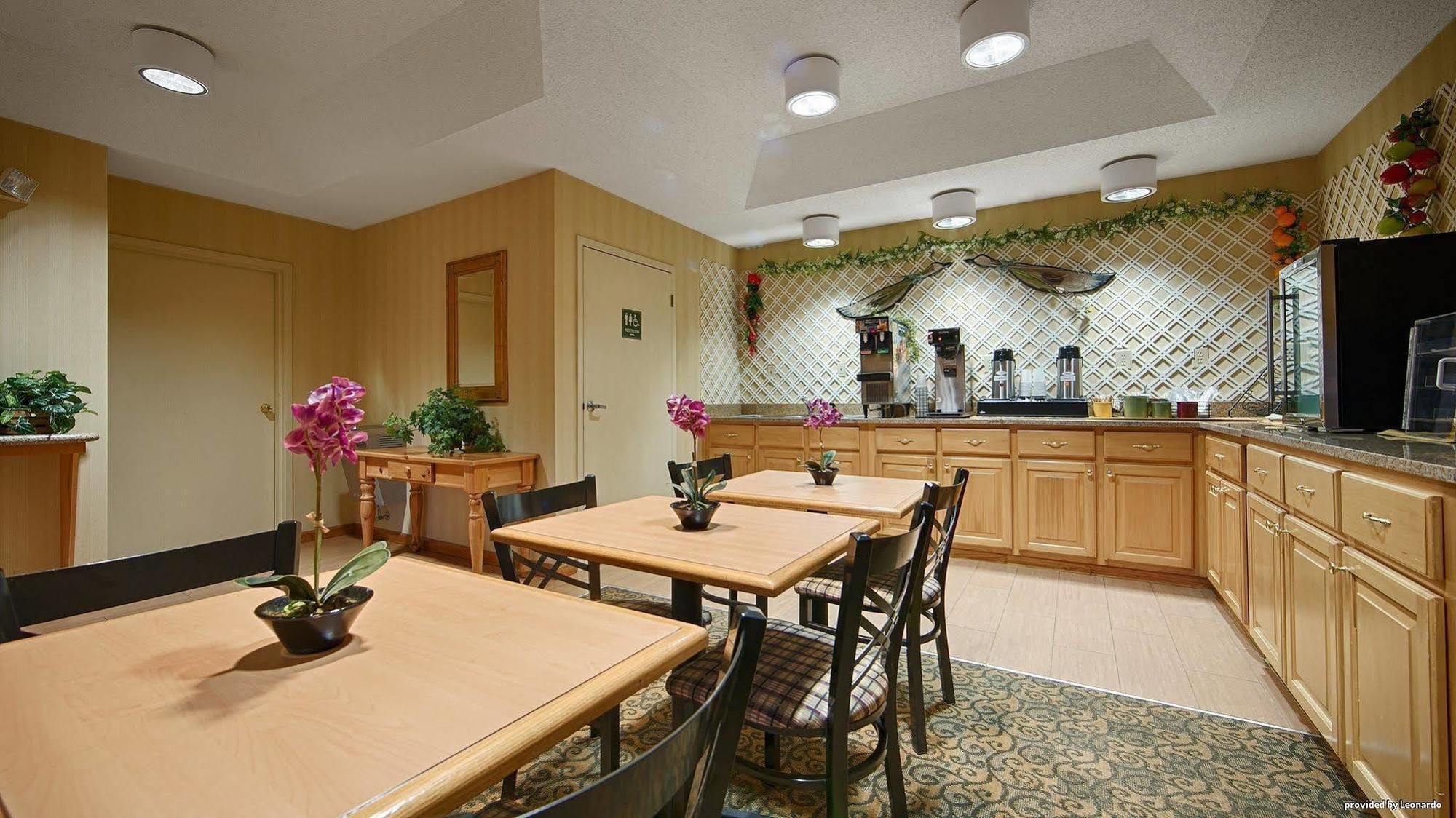 Best Western Hawkinsville Inn & Suites Exterior photo